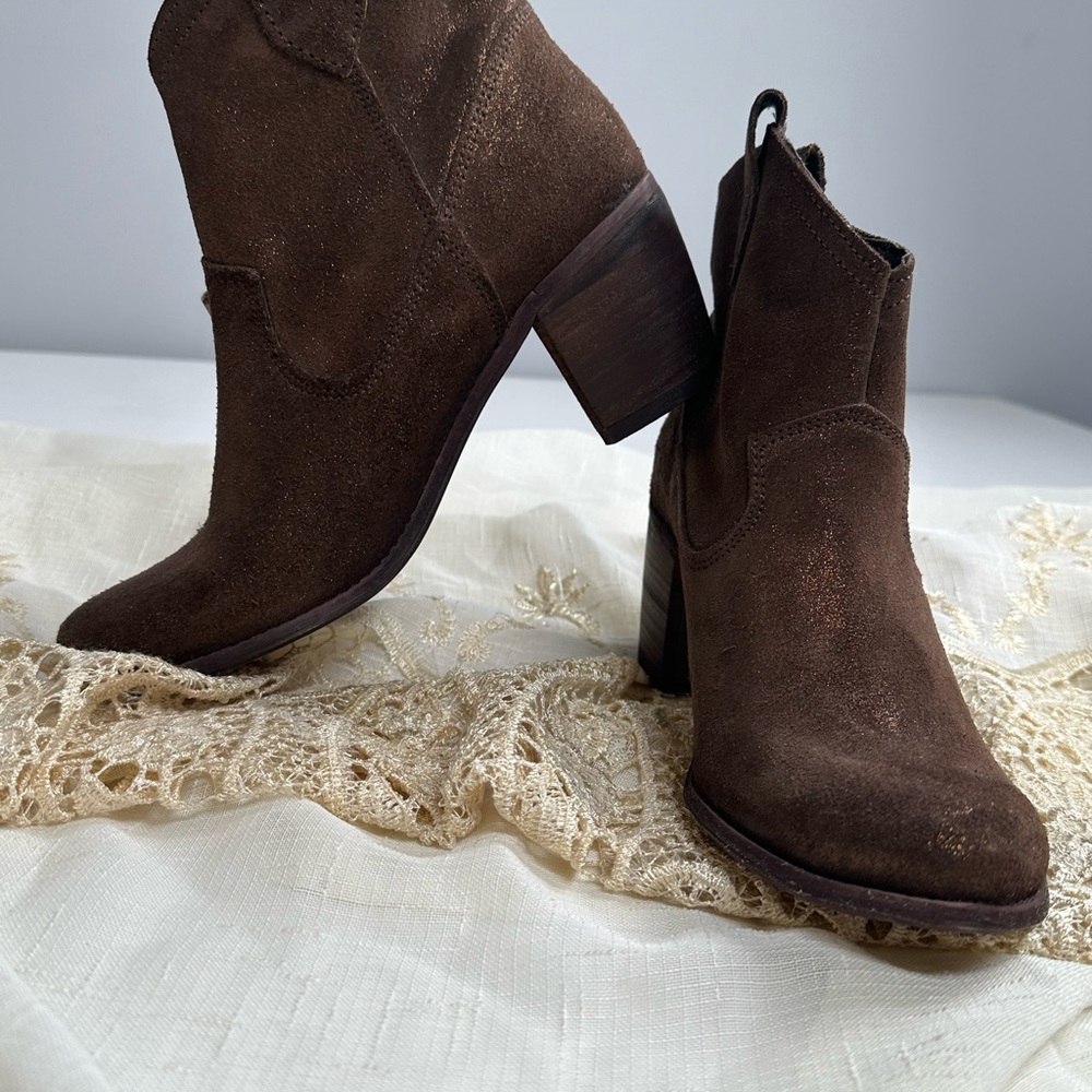 Fellini Booties, Brown Bronze Suede, Country Girl, NWT, Zesty Sparkles, 7 US
